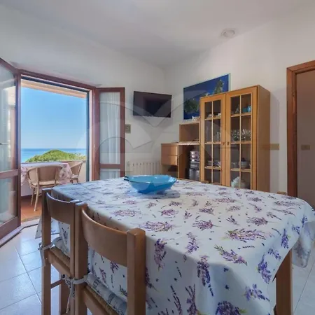 Lägenhet La Rondine Su - Goelba