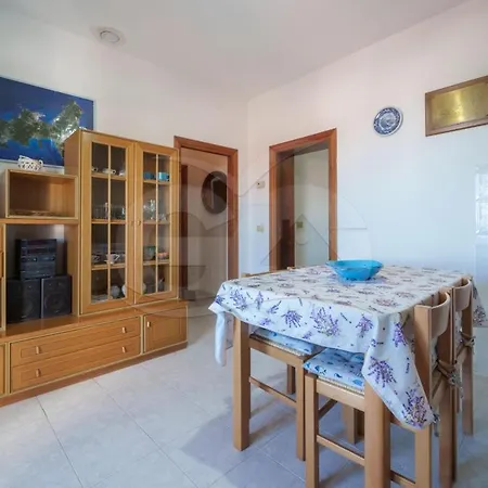 Lägenhet La Rondine Su - Goelba
