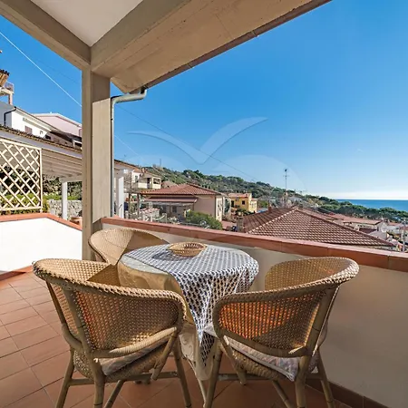 아파트 La Rondine Su - Goelba