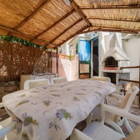 La Rondine Su - Goelba Apartman
