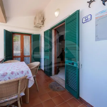 La Rondine Su - Goelba Apartman Seccheto