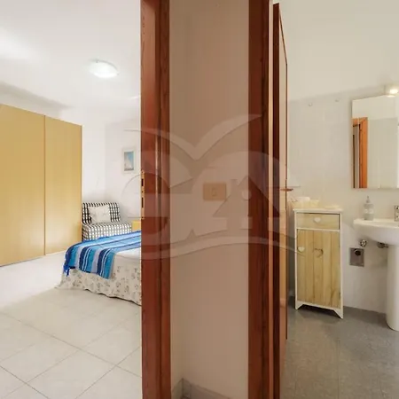 La Rondine Su - Goelba アパート *